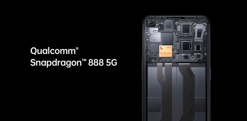 Internal mechanism of the Oppo X 3 Find showing Qualcomm Snapdragon 888 5G processor.
